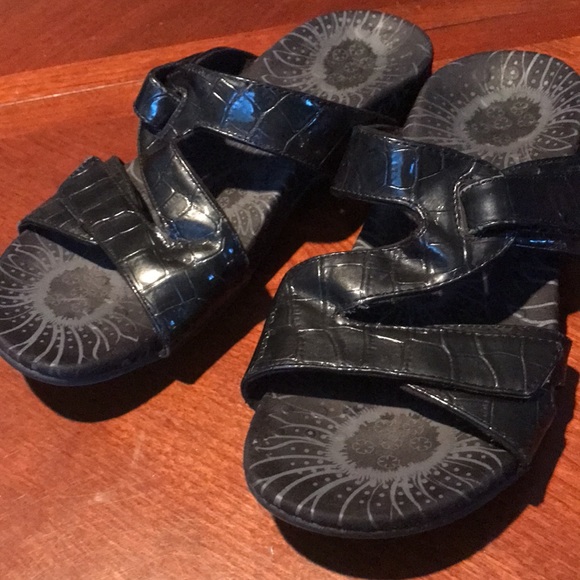 Vionic black leather strappy sandals size 7 - Picture 12 of 13